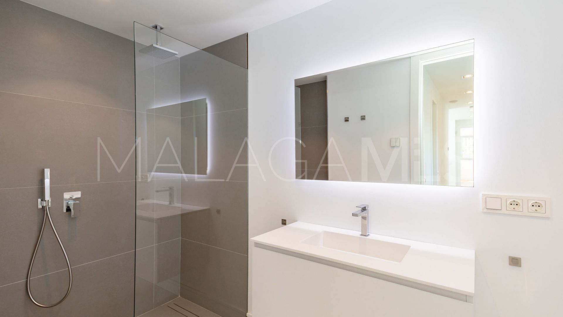 Se vende villa with 5 bedrooms in Marbella Este