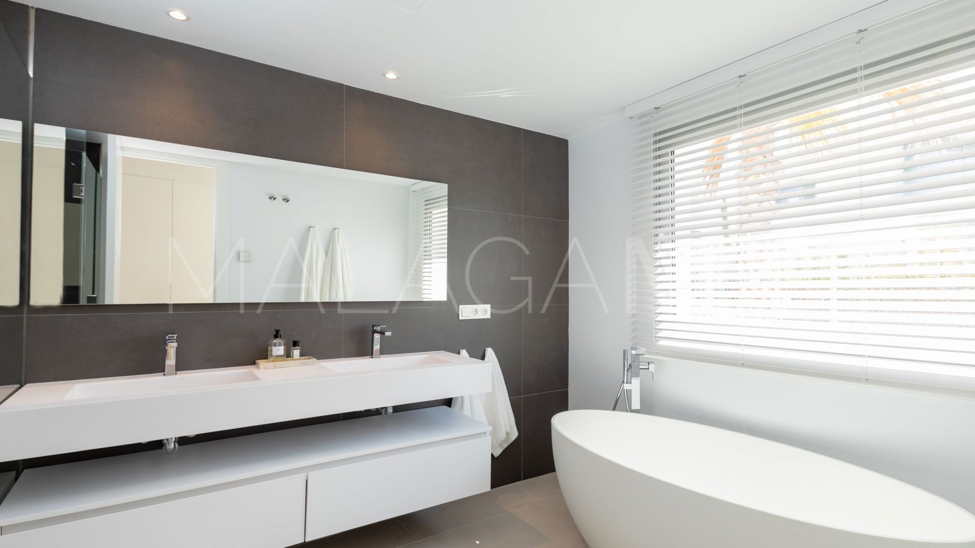 Se vende villa with 5 bedrooms in Marbella Este