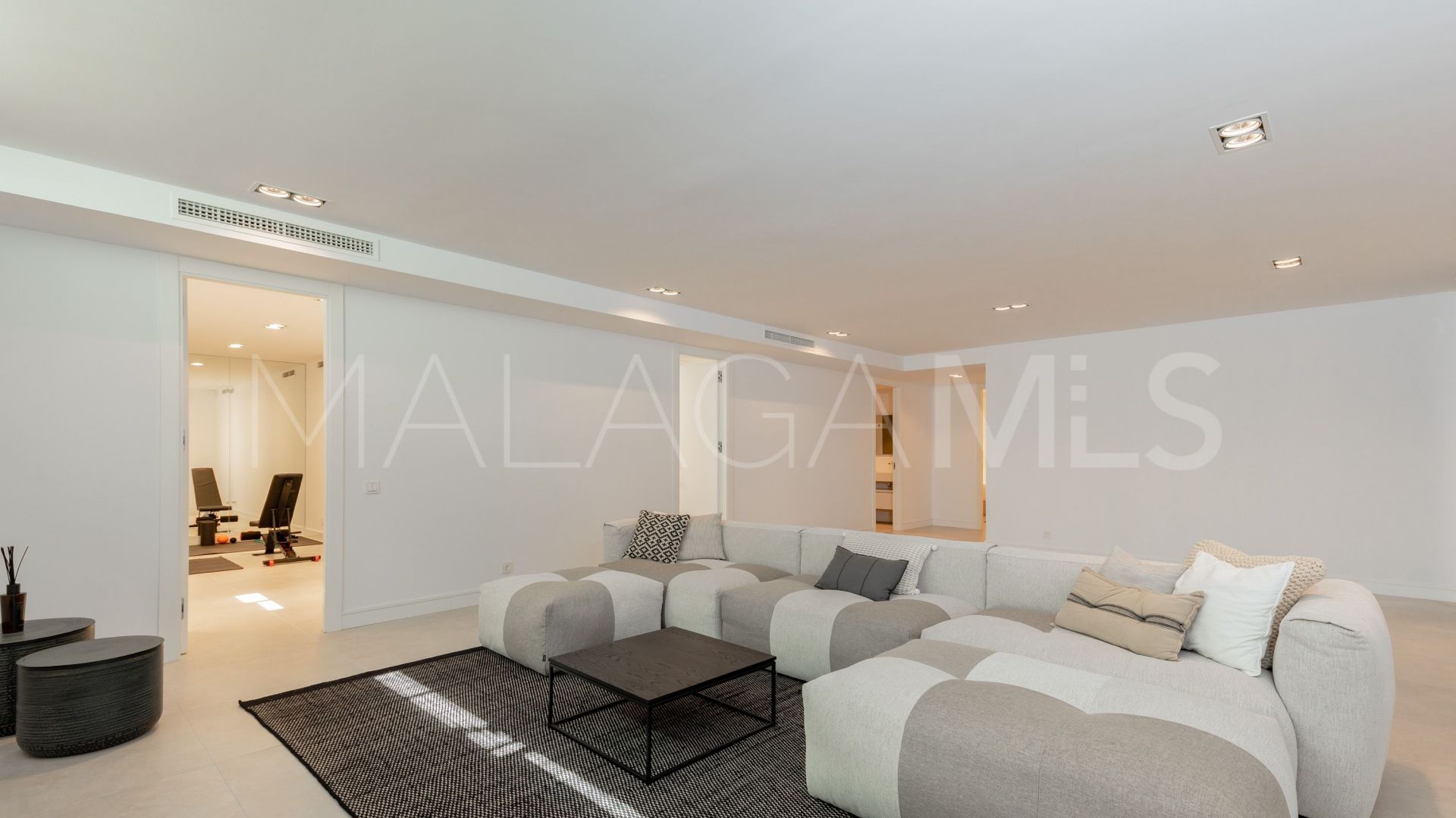 Se vende villa with 5 bedrooms in Marbella Este