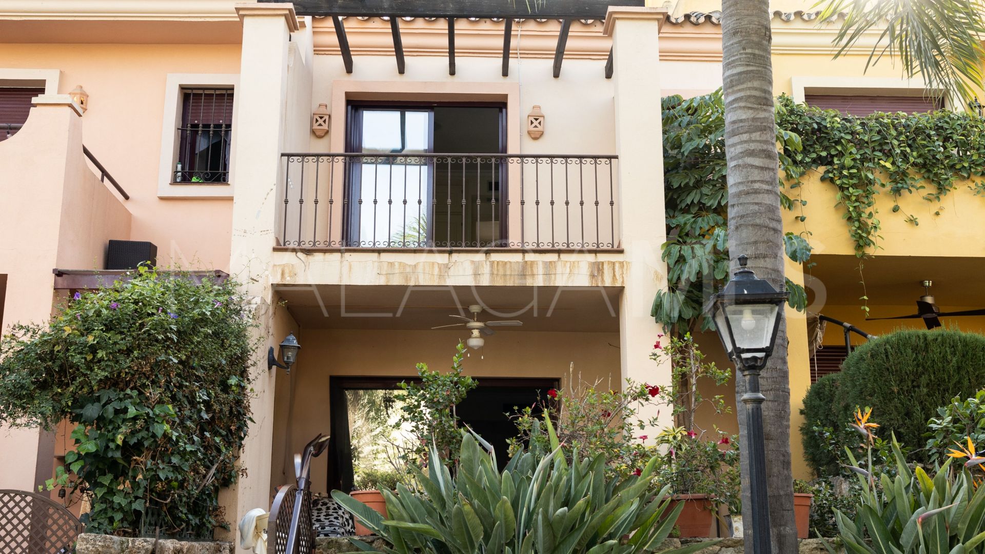 For sale town house in Marbella Golden Mile with 3 bedrooms