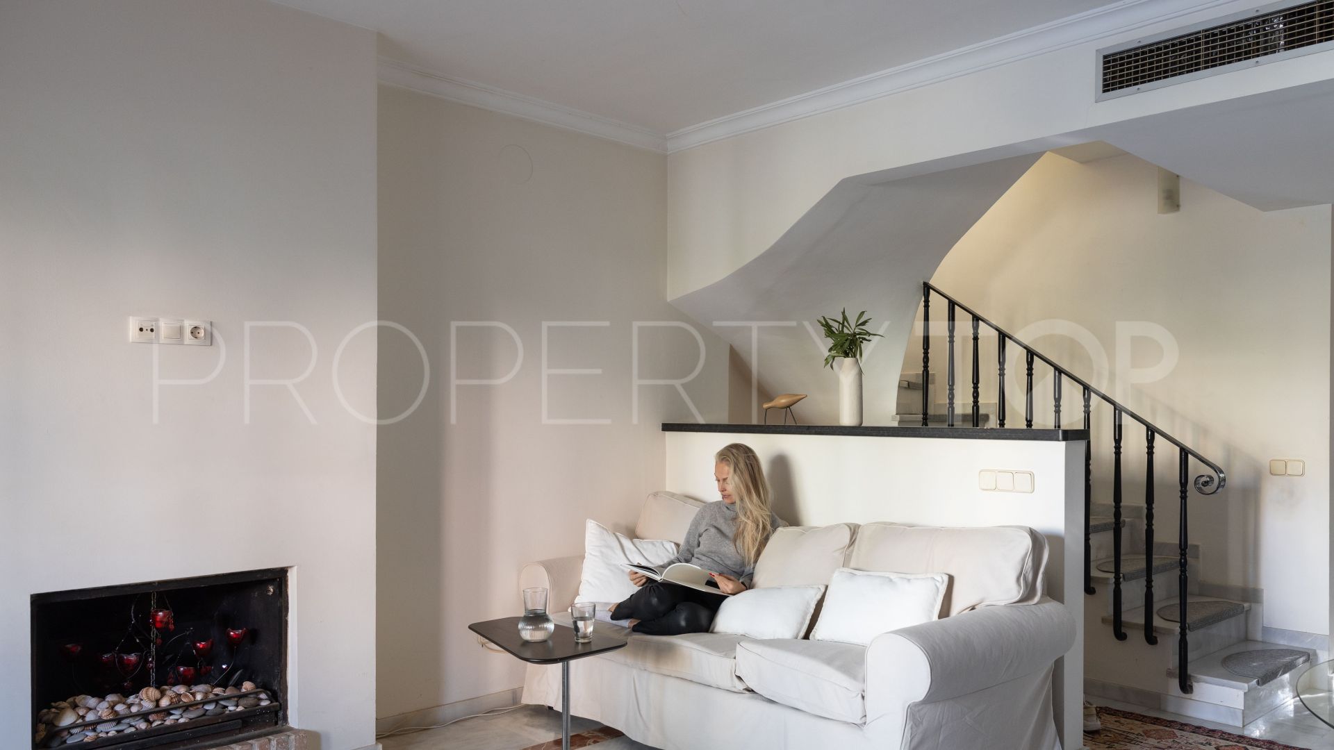 For sale town house in Marbella Golden Mile with 3 bedrooms