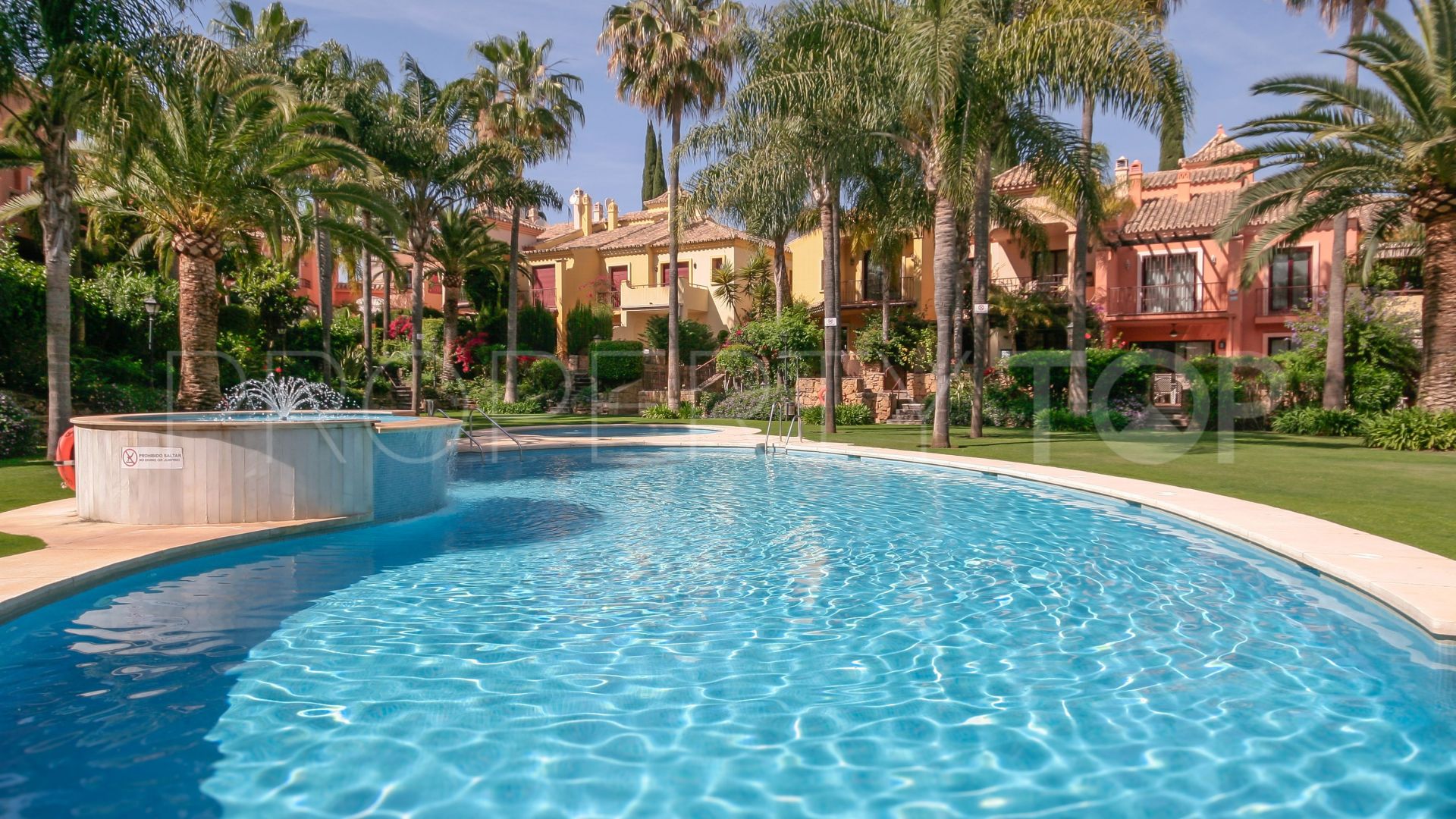 For sale town house in Marbella Golden Mile with 3 bedrooms