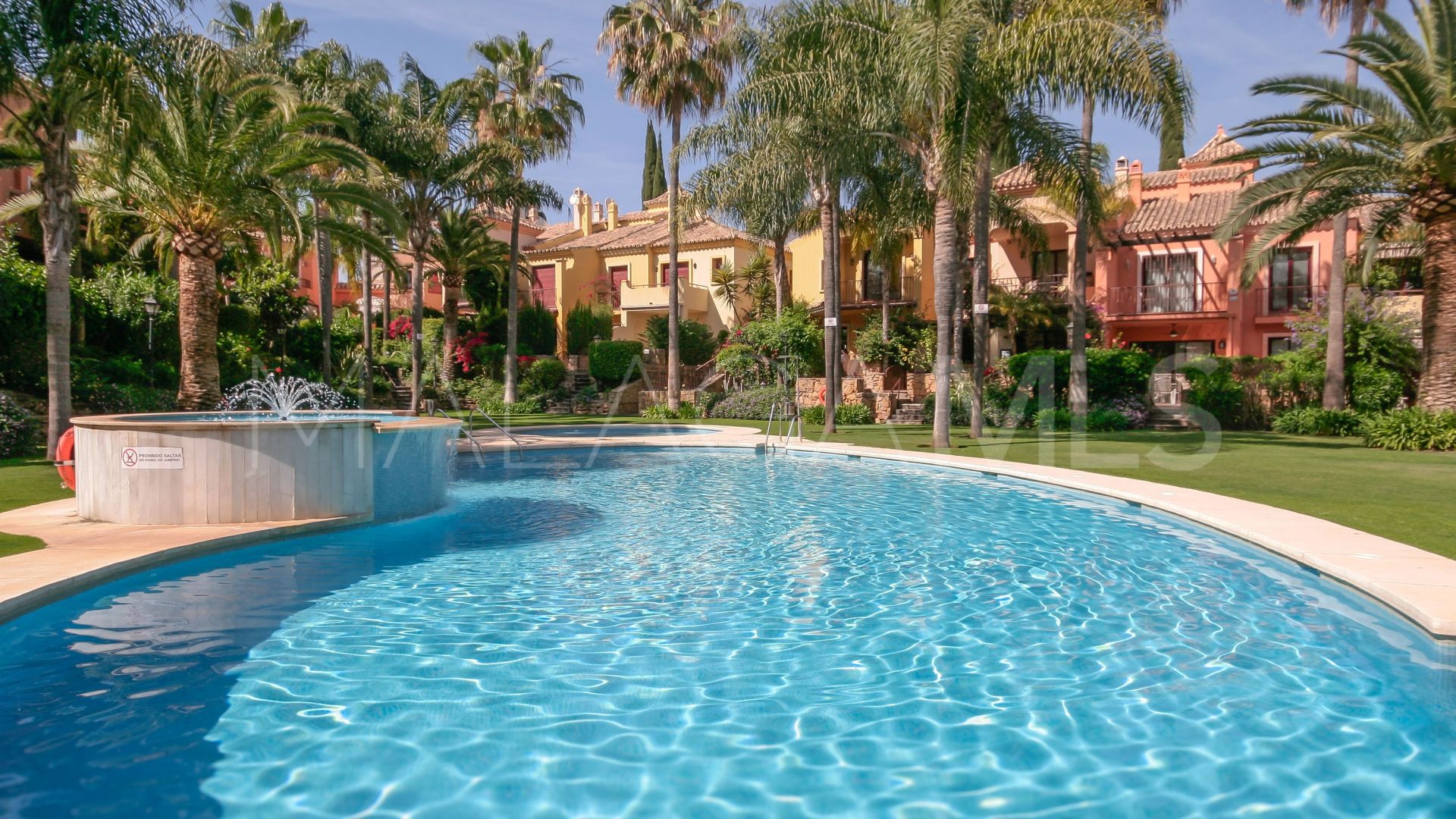 For sale town house in Marbella Golden Mile with 3 bedrooms