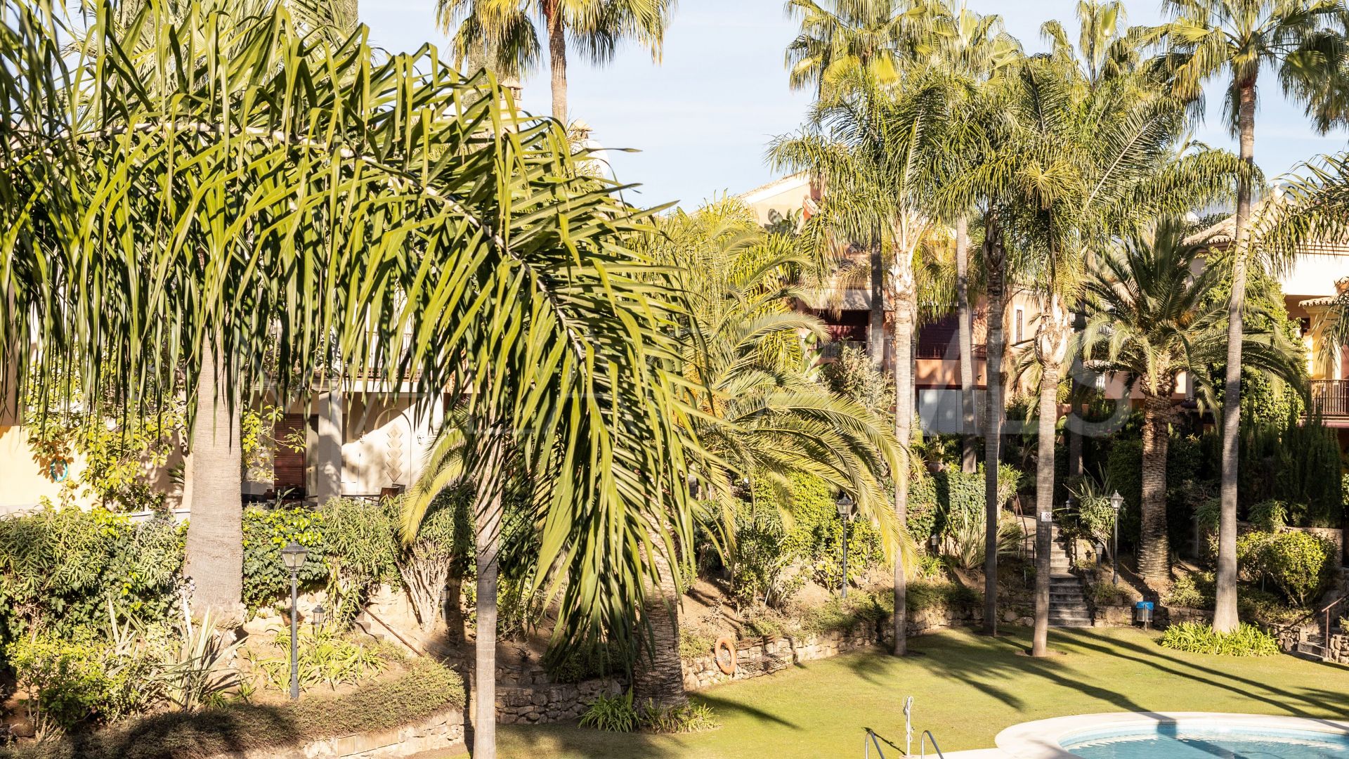 For sale town house in Marbella Golden Mile with 3 bedrooms