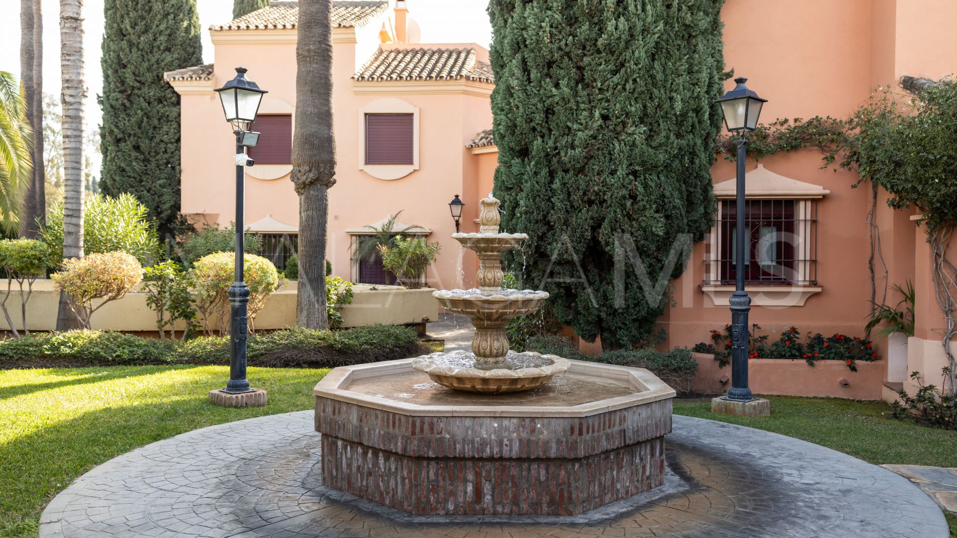 For sale town house in Marbella Golden Mile with 3 bedrooms