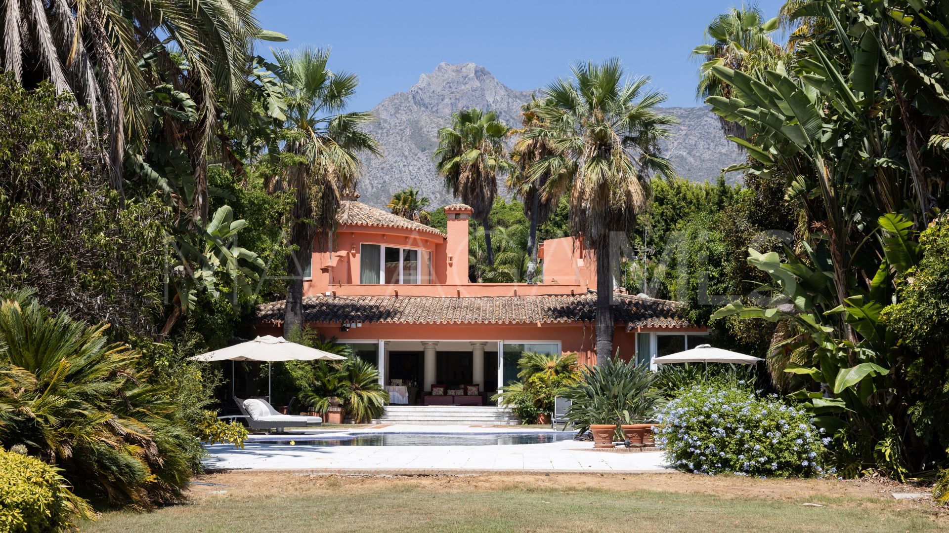 Villa for sale in Marbella Goldene Meile