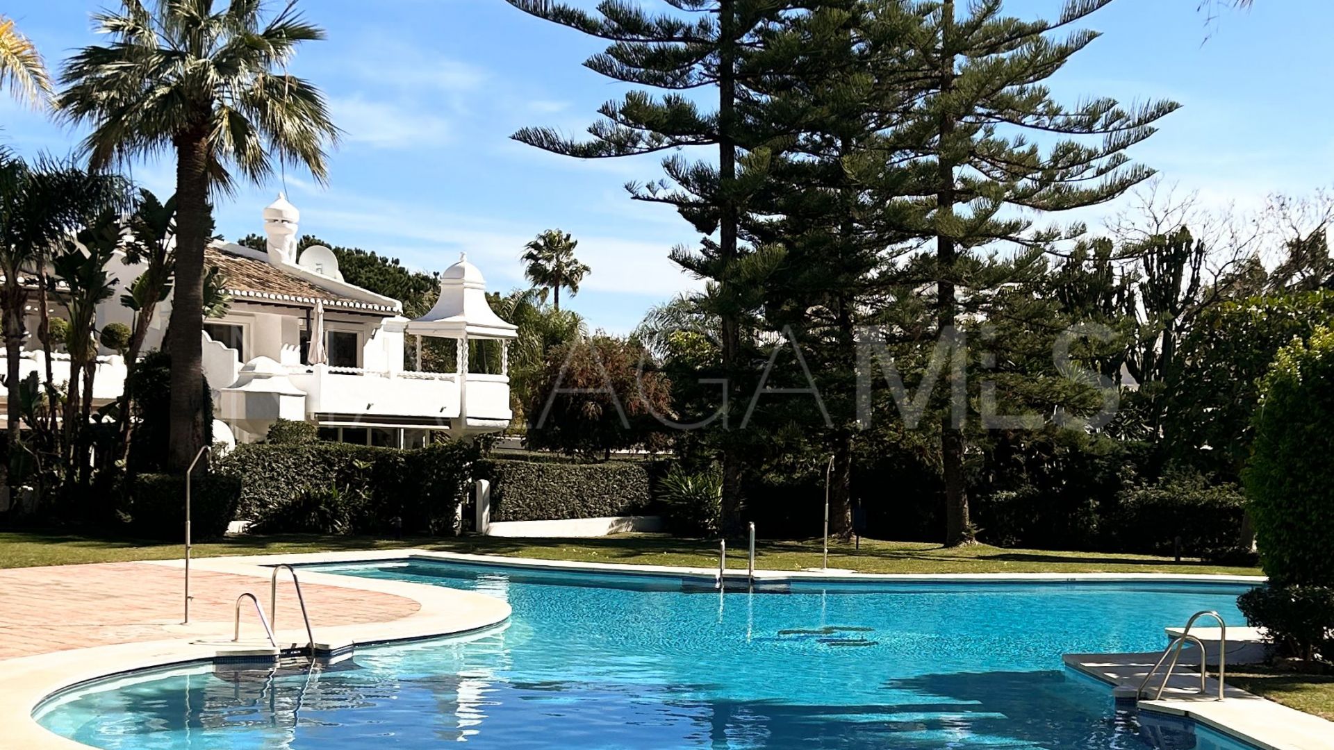 Se vende pareado with 3 bedrooms in Bahia de Marbella