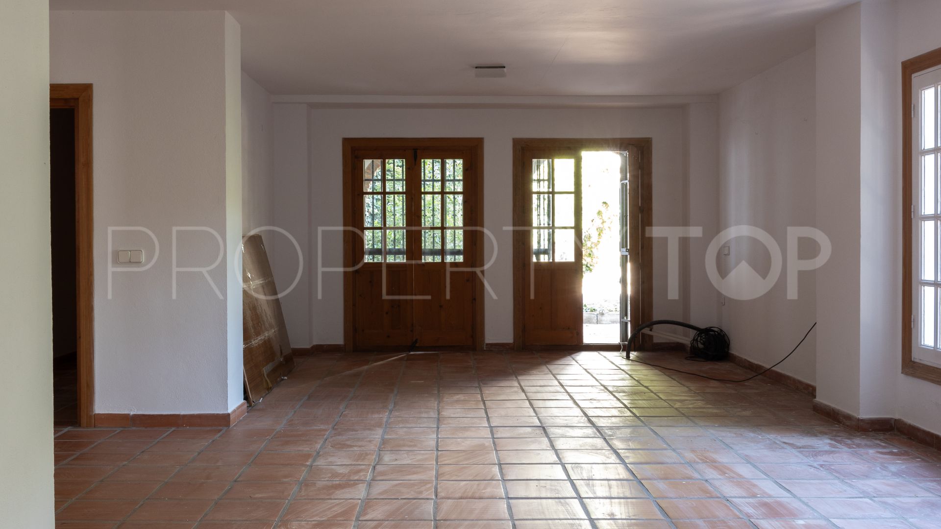 Villa for sale in Casarabonela with 9 bedrooms