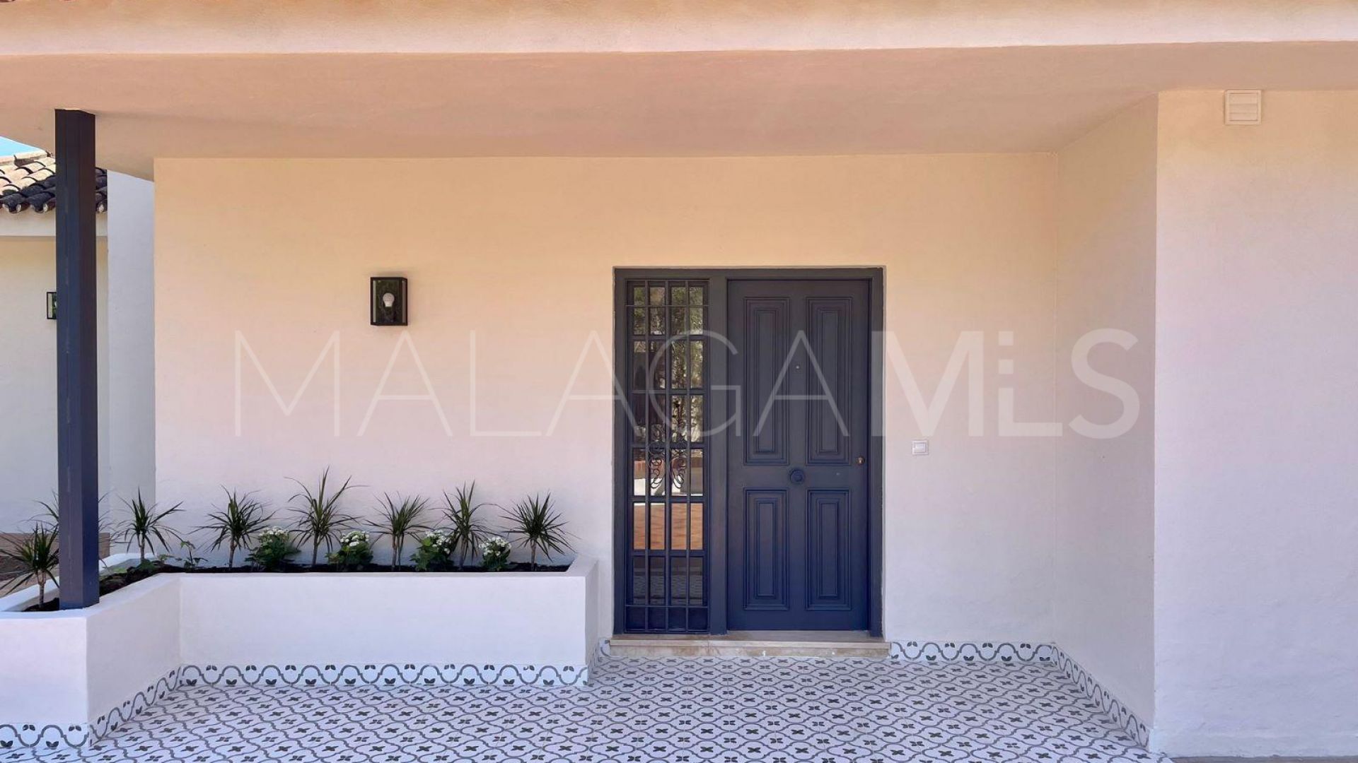 Villa for sale in El Limonar with 6 bedrooms