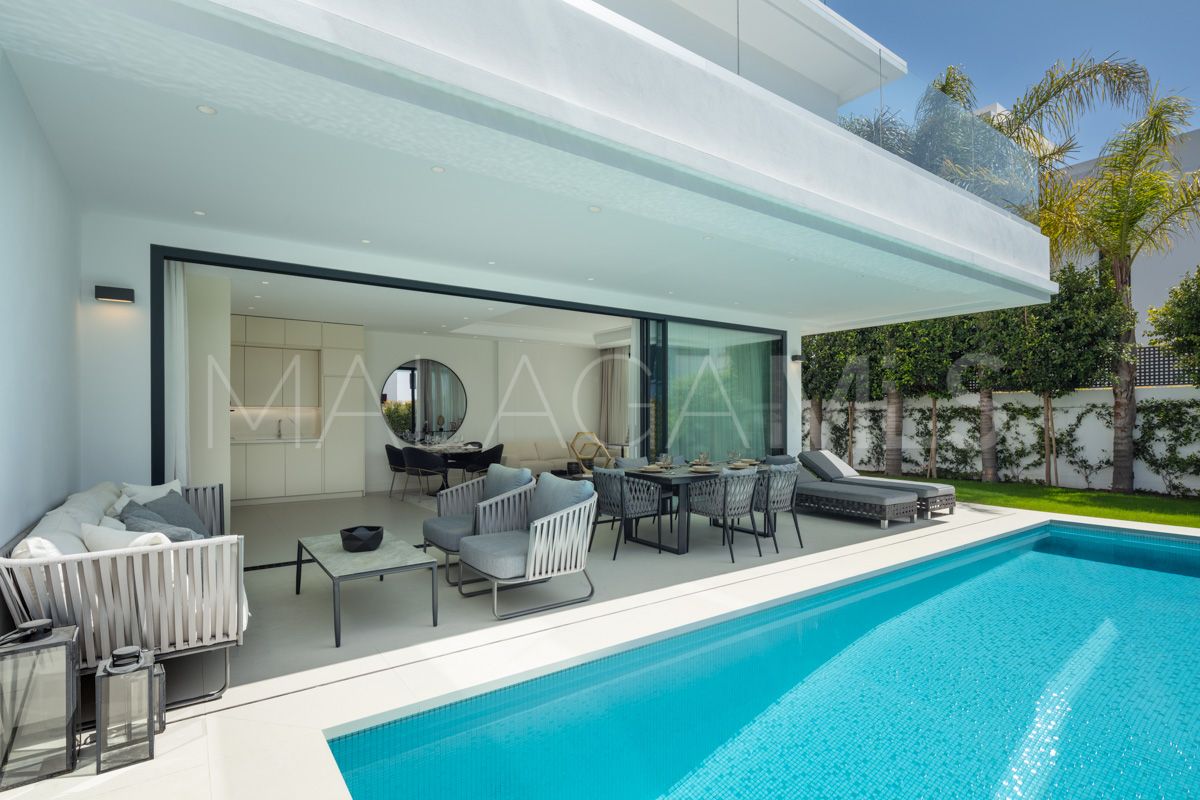 4 bedrooms villa in Rio Verde Playa for sale