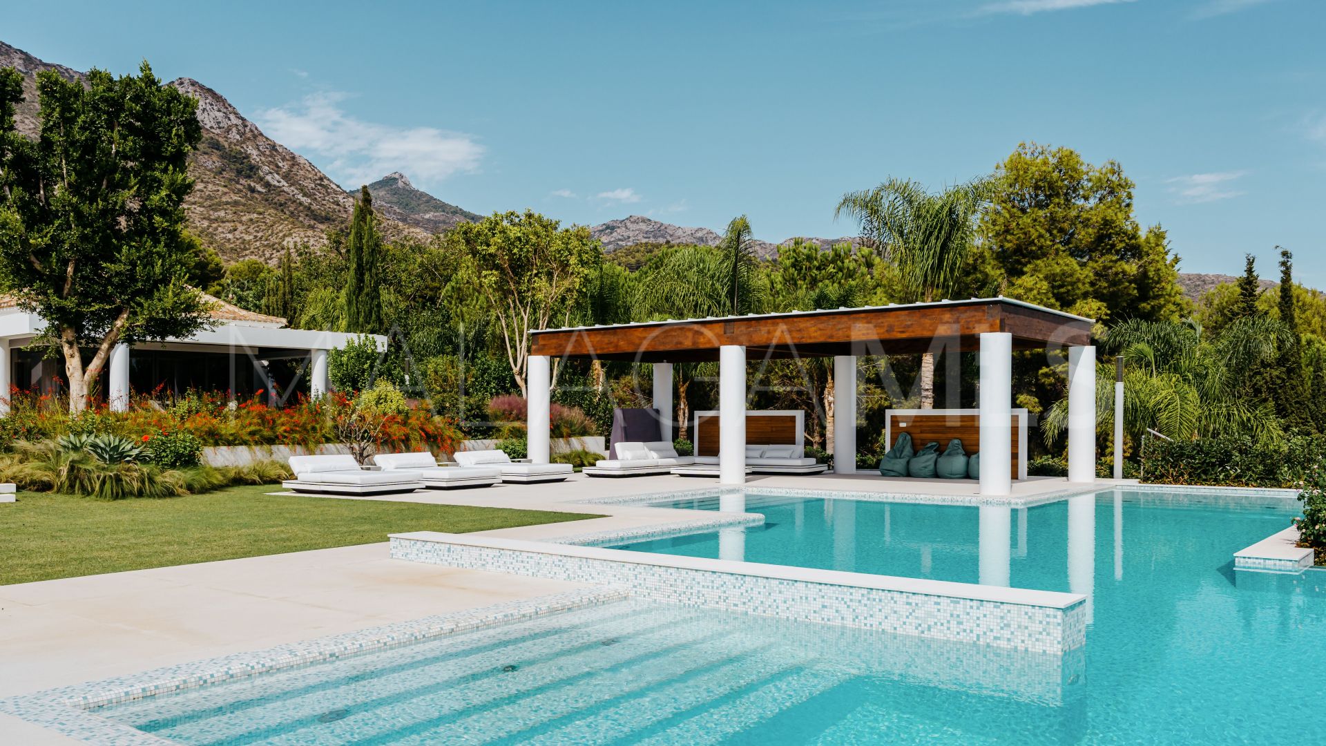 Buy villa in Marbella Golden Mile