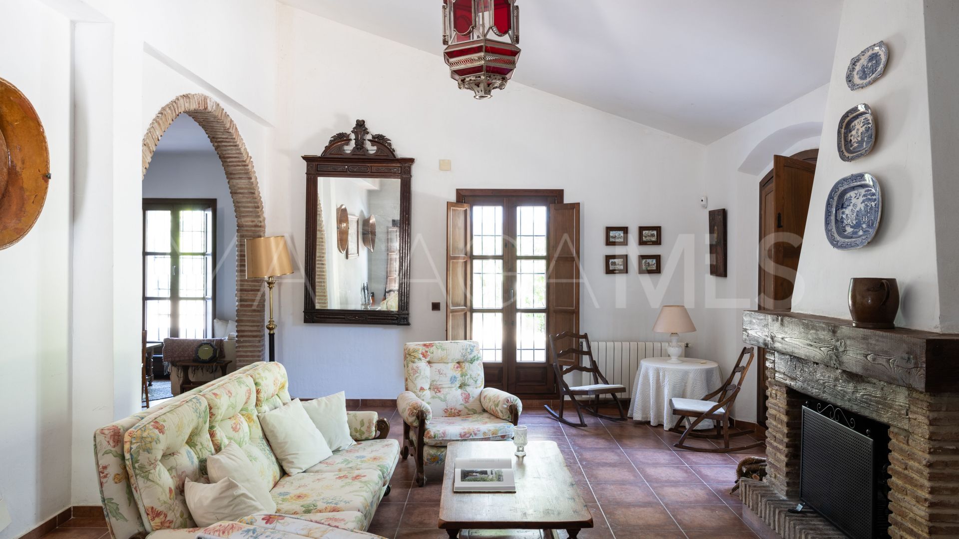 Buy villa in Casares