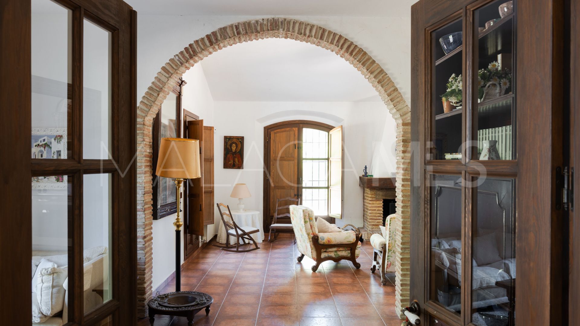 Buy villa in Casares