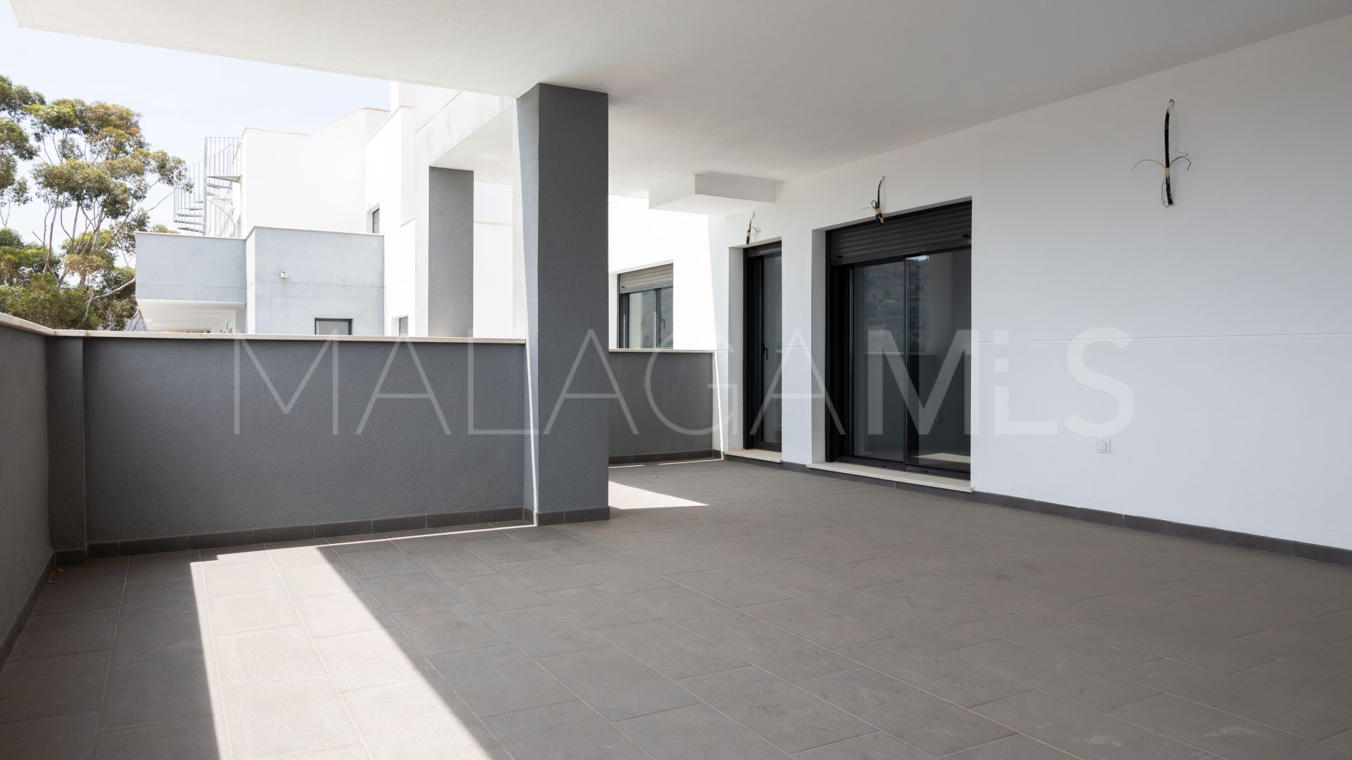 Ground floor apartment for sale in El Limonar with 3 bedrooms