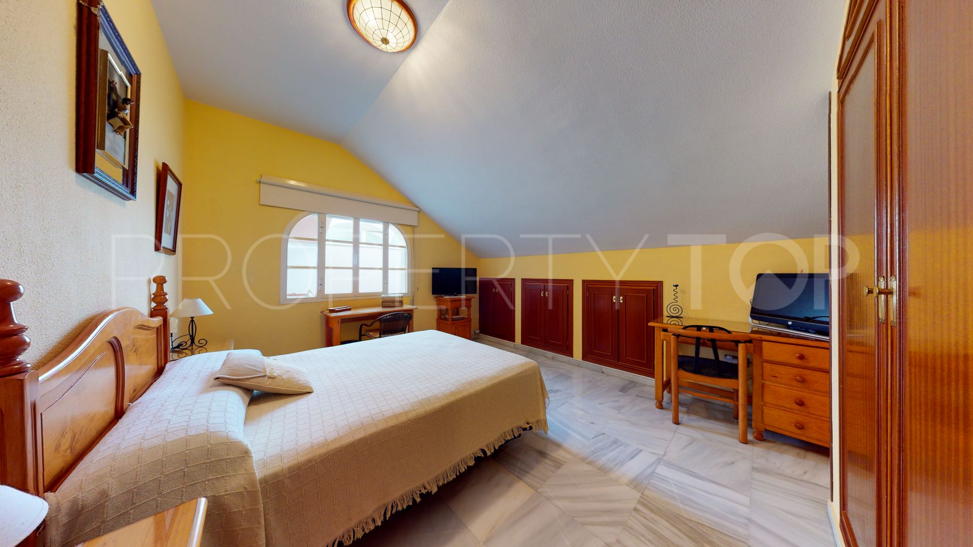 Se vende atico duplex en Fuengirola Centro de 5 dormitorios