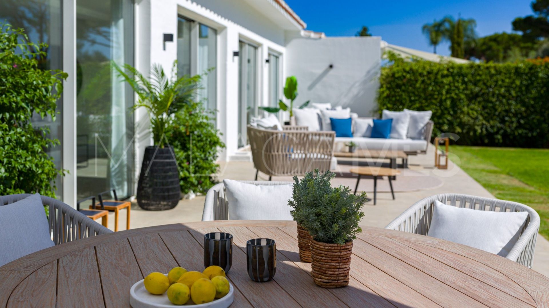For sale semi detached villa in Nueva Andalucia
