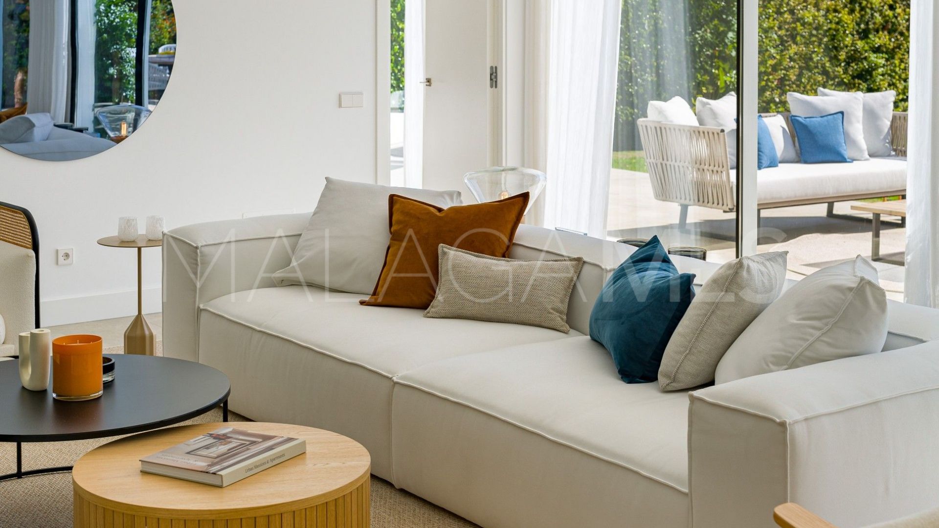 For sale semi detached villa in Nueva Andalucia