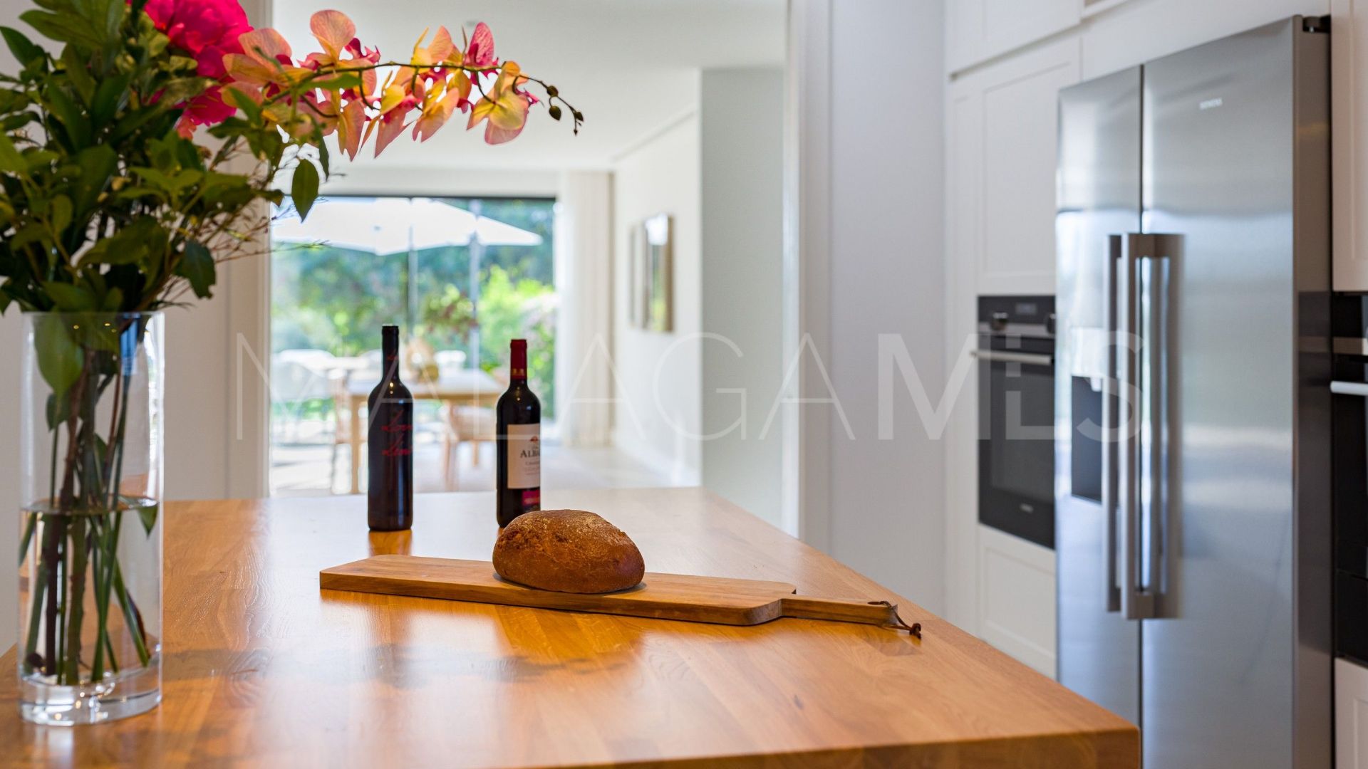 For sale semi detached villa in Nueva Andalucia