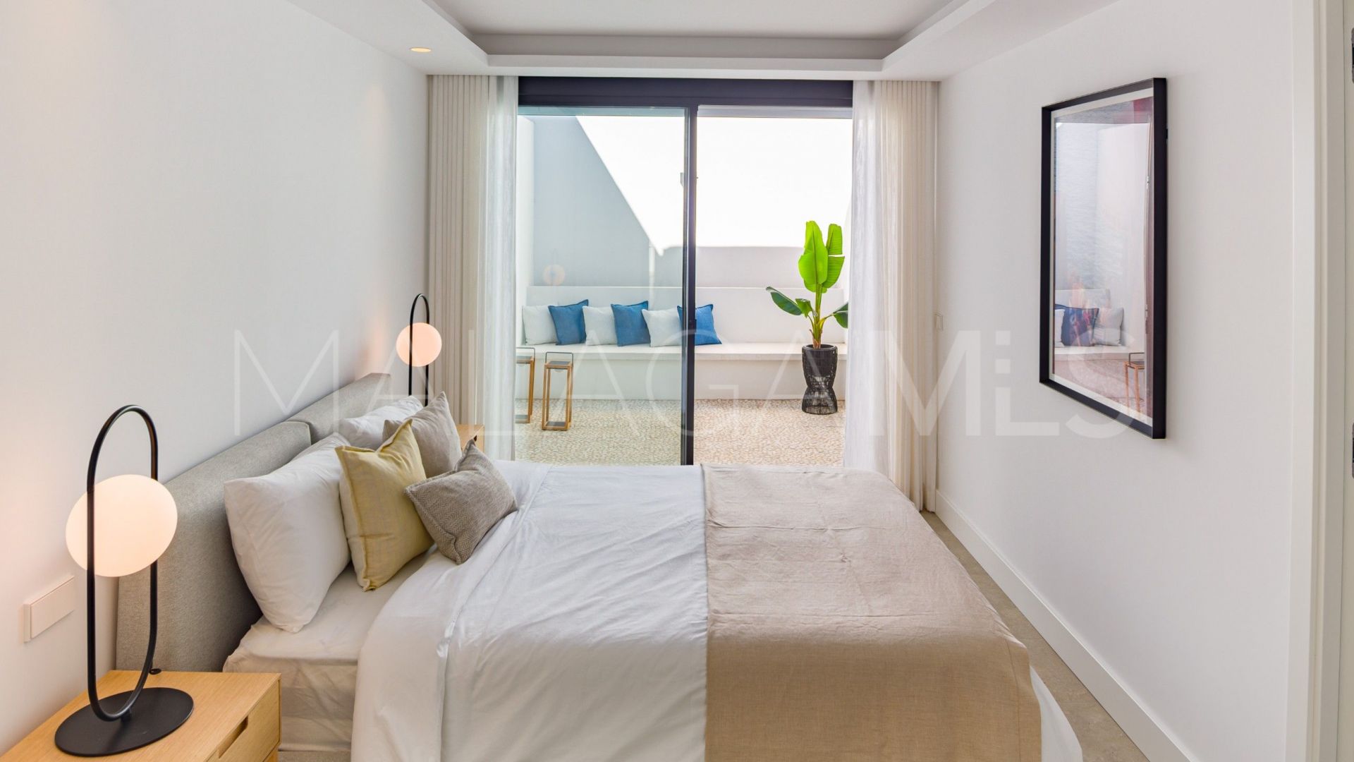 For sale semi detached villa in Nueva Andalucia