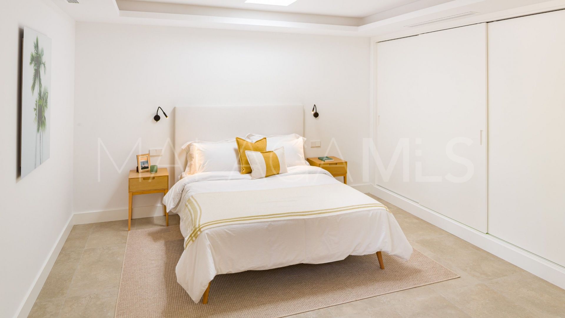 For sale semi detached villa in Nueva Andalucia