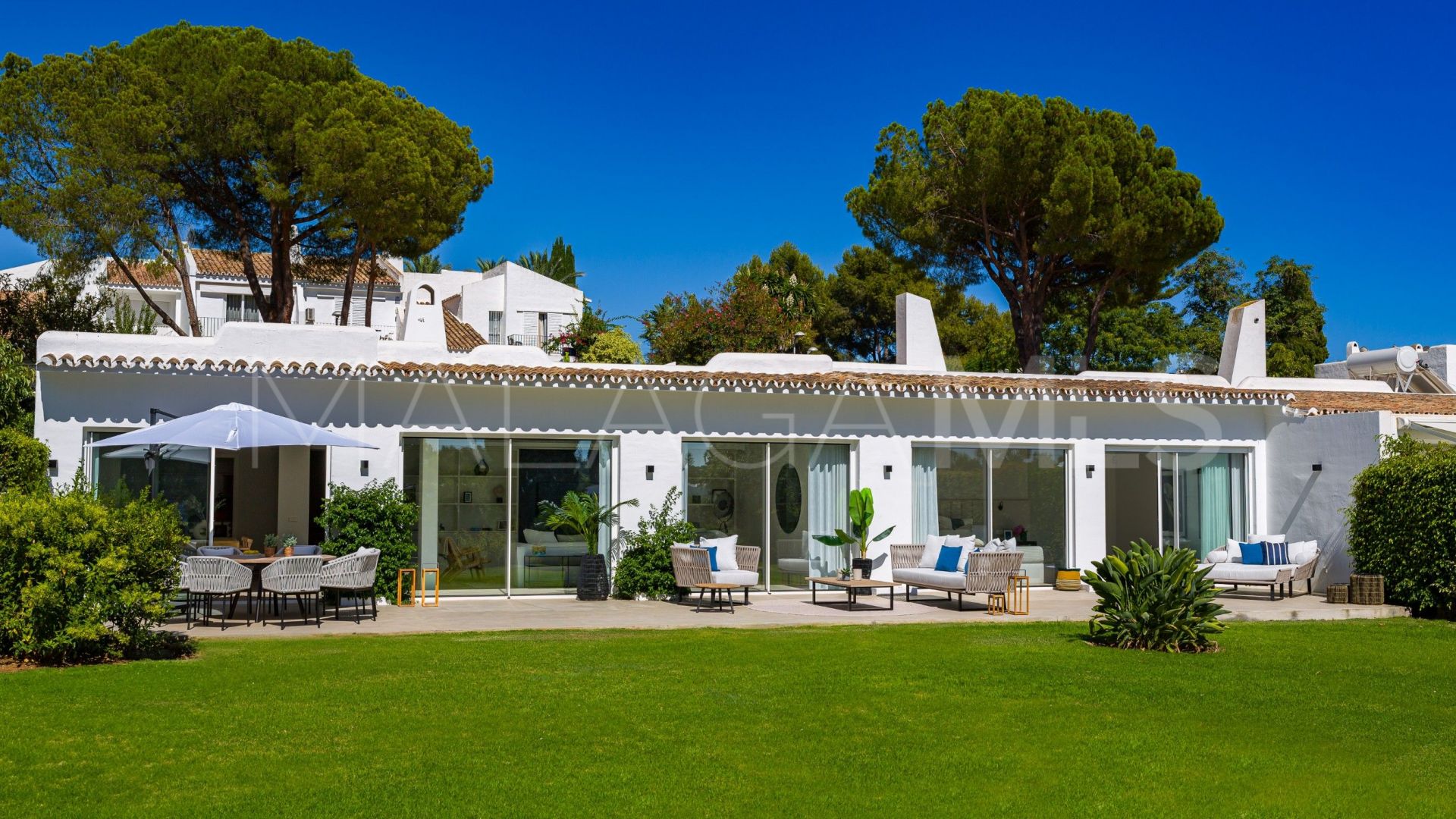 For sale semi detached villa in Nueva Andalucia