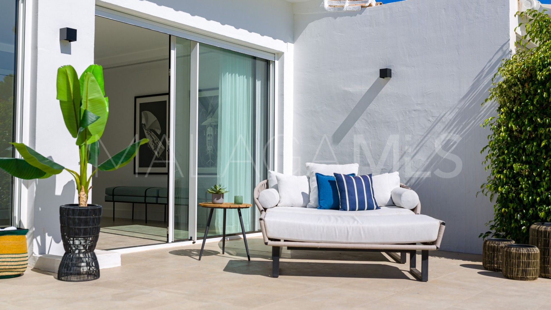For sale semi detached villa in Nueva Andalucia