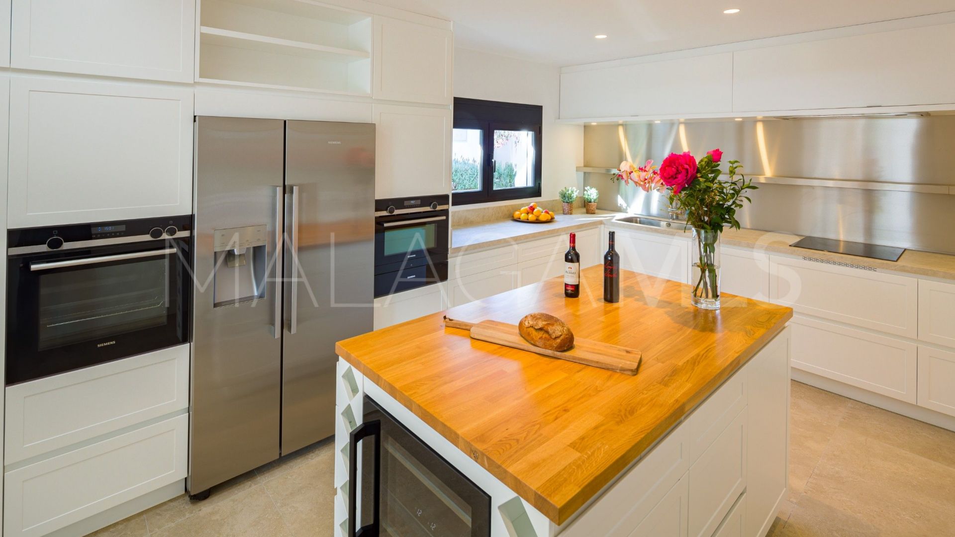 For sale semi detached villa in Nueva Andalucia