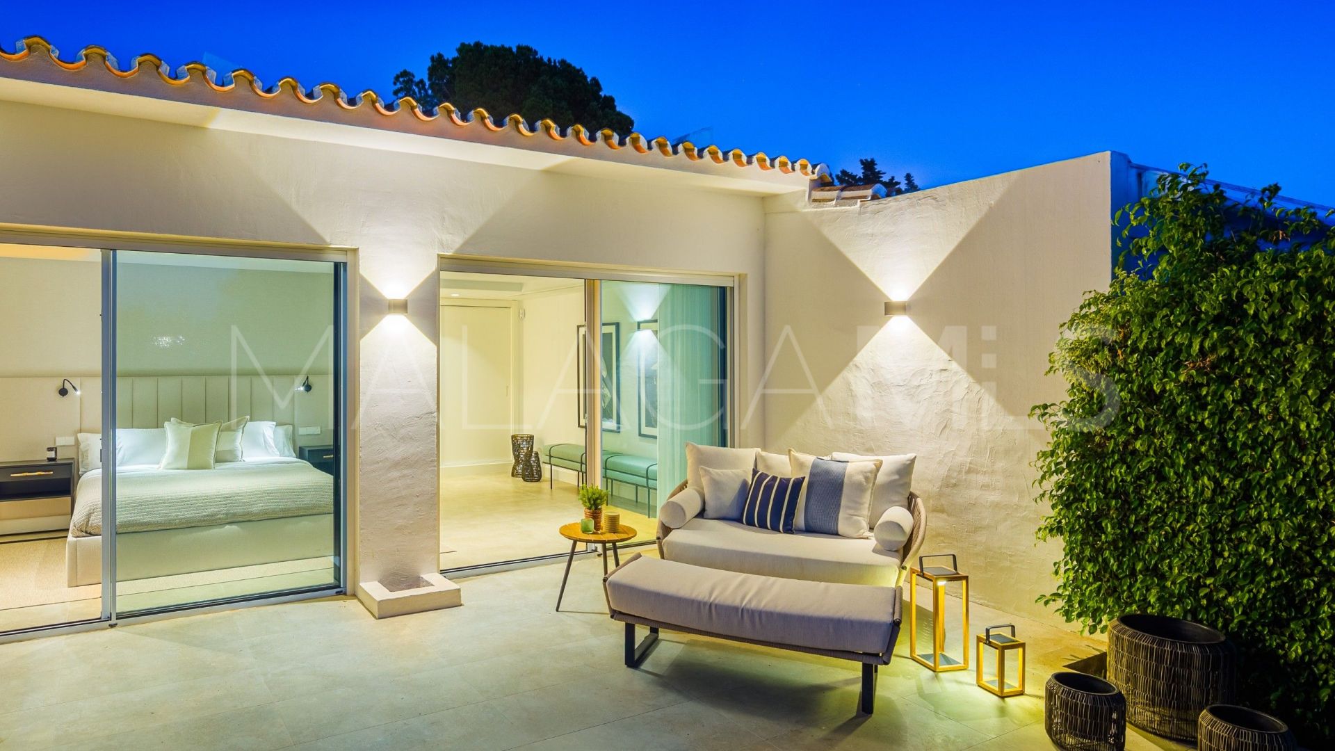 For sale semi detached villa in Nueva Andalucia