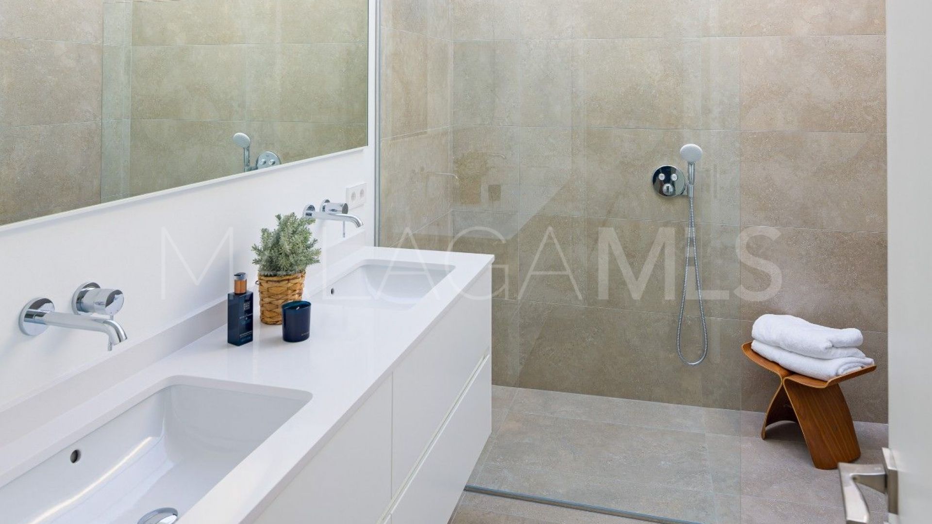 For sale semi detached villa in Nueva Andalucia