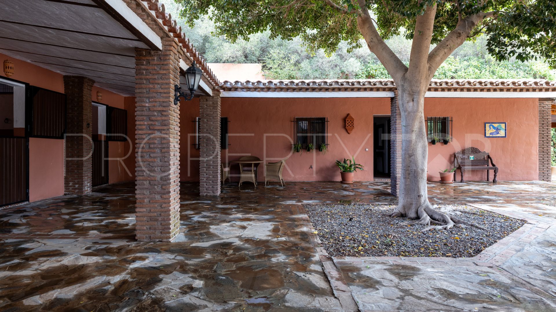 For sale 8 bedrooms country house in Pinos de Alhaurín
