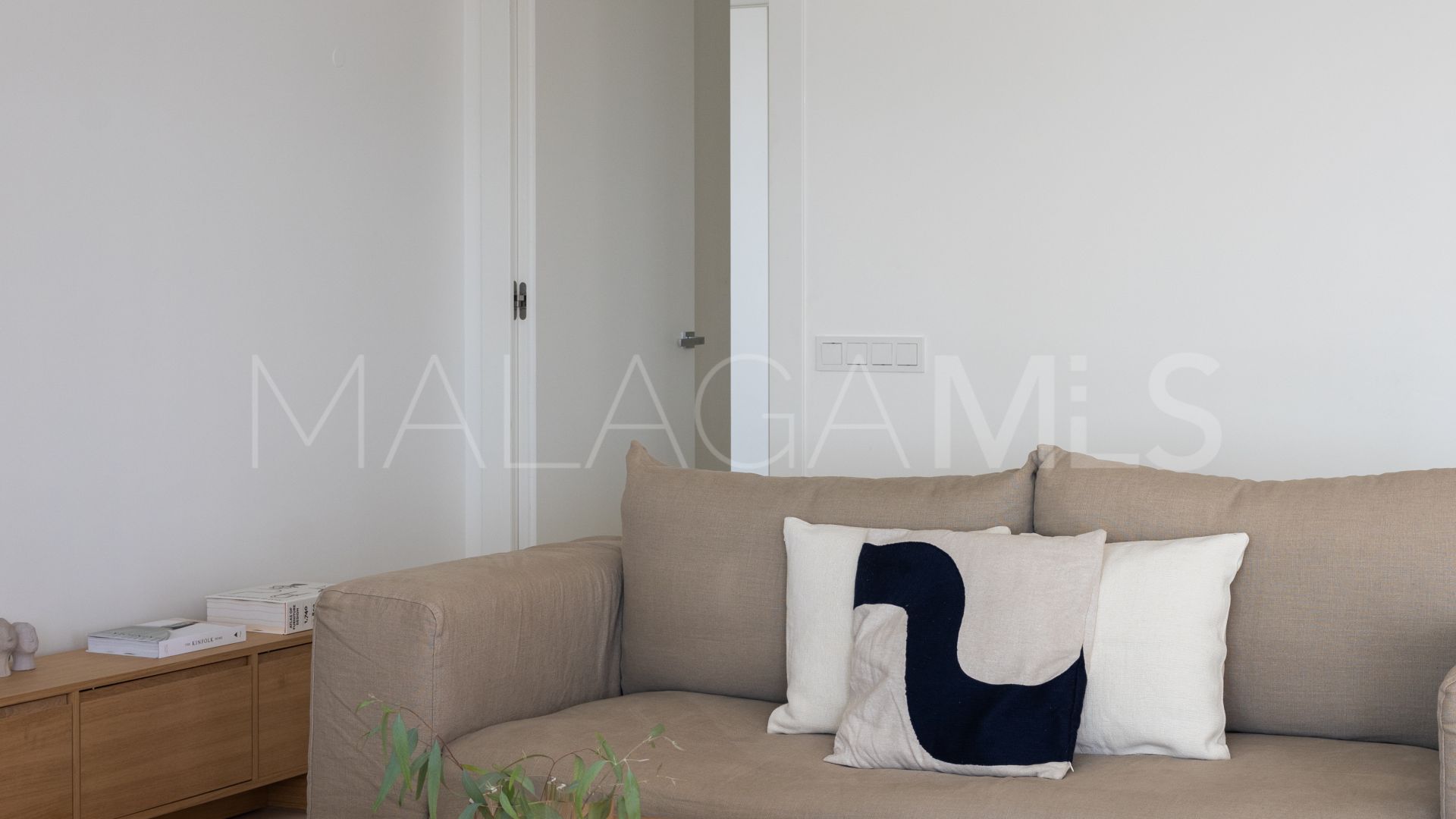Buy duplex penthouse in Nueva Andalucia