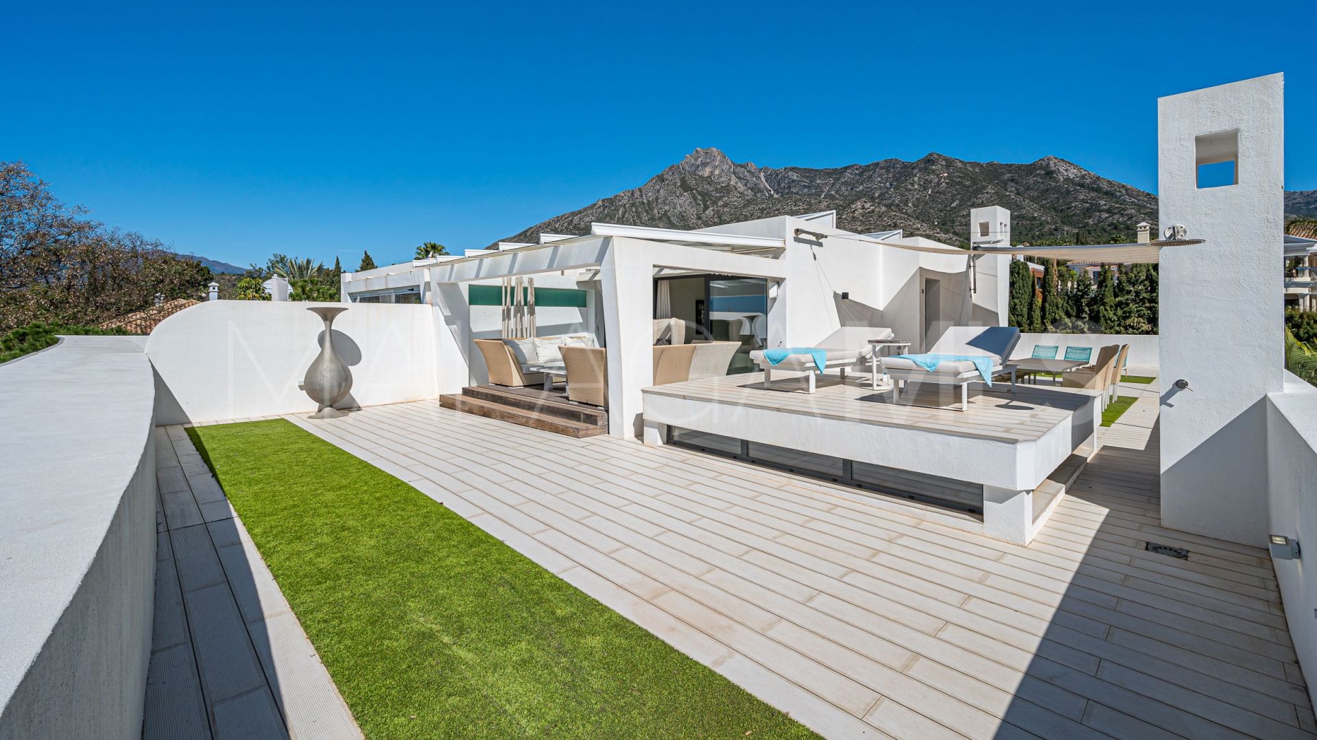 Zweistöckiges penthouse for sale in Marbella Goldene Meile