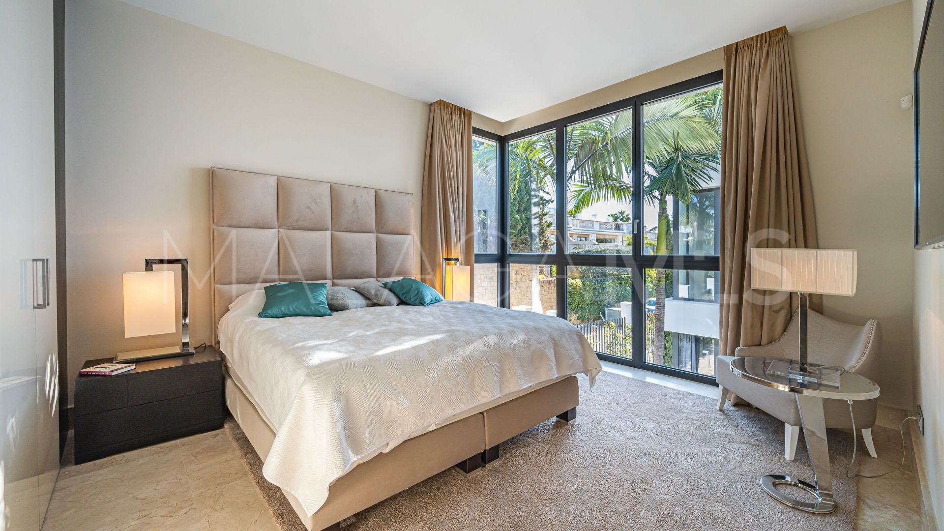 Zweistöckiges penthouse for sale in Marbella Goldene Meile