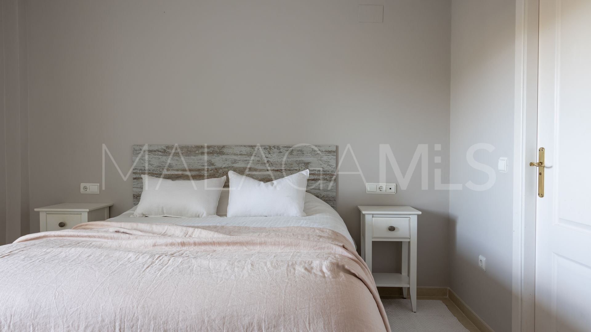 For sale ground floor apartment in Miraflores with 2 bedrooms