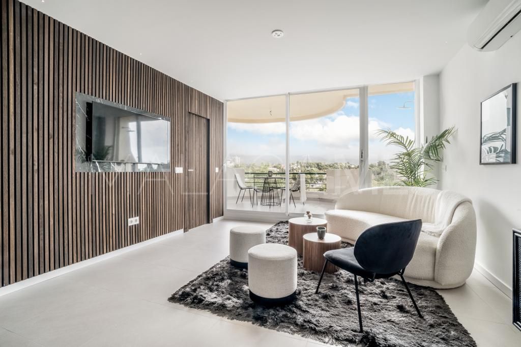 Duplex penthouse for sale in Señorio de Aloha