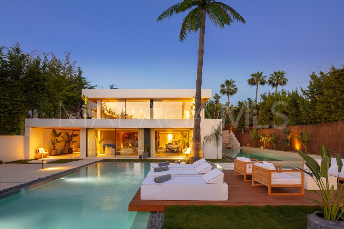 Villa a la venta de 4 bedrooms in Nueva Andalucia