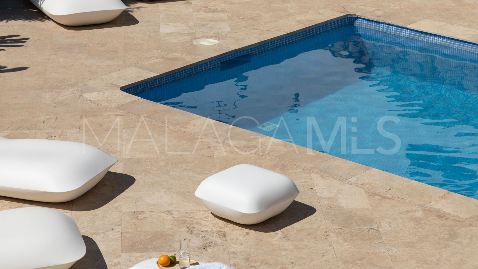 Villa for sale in Nueva Andalucia