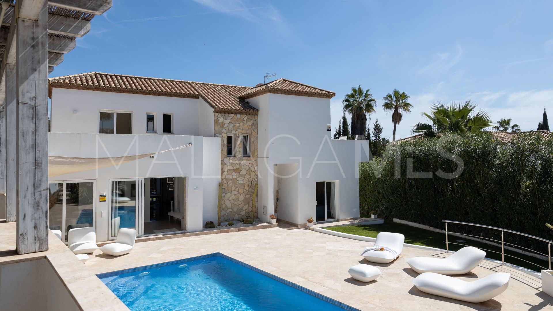 Villa for sale in Nueva Andalucia