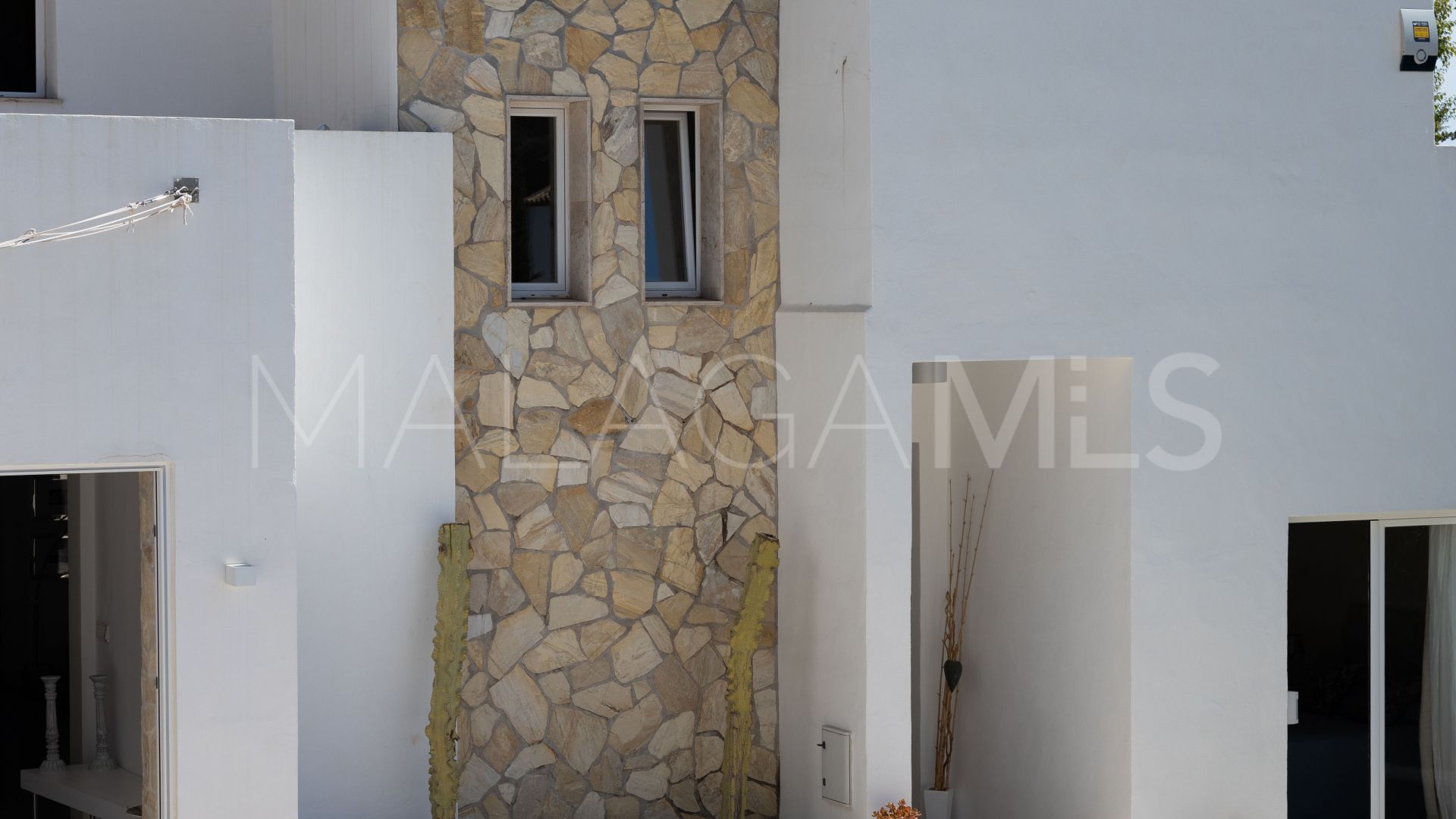 Villa for sale in Nueva Andalucia