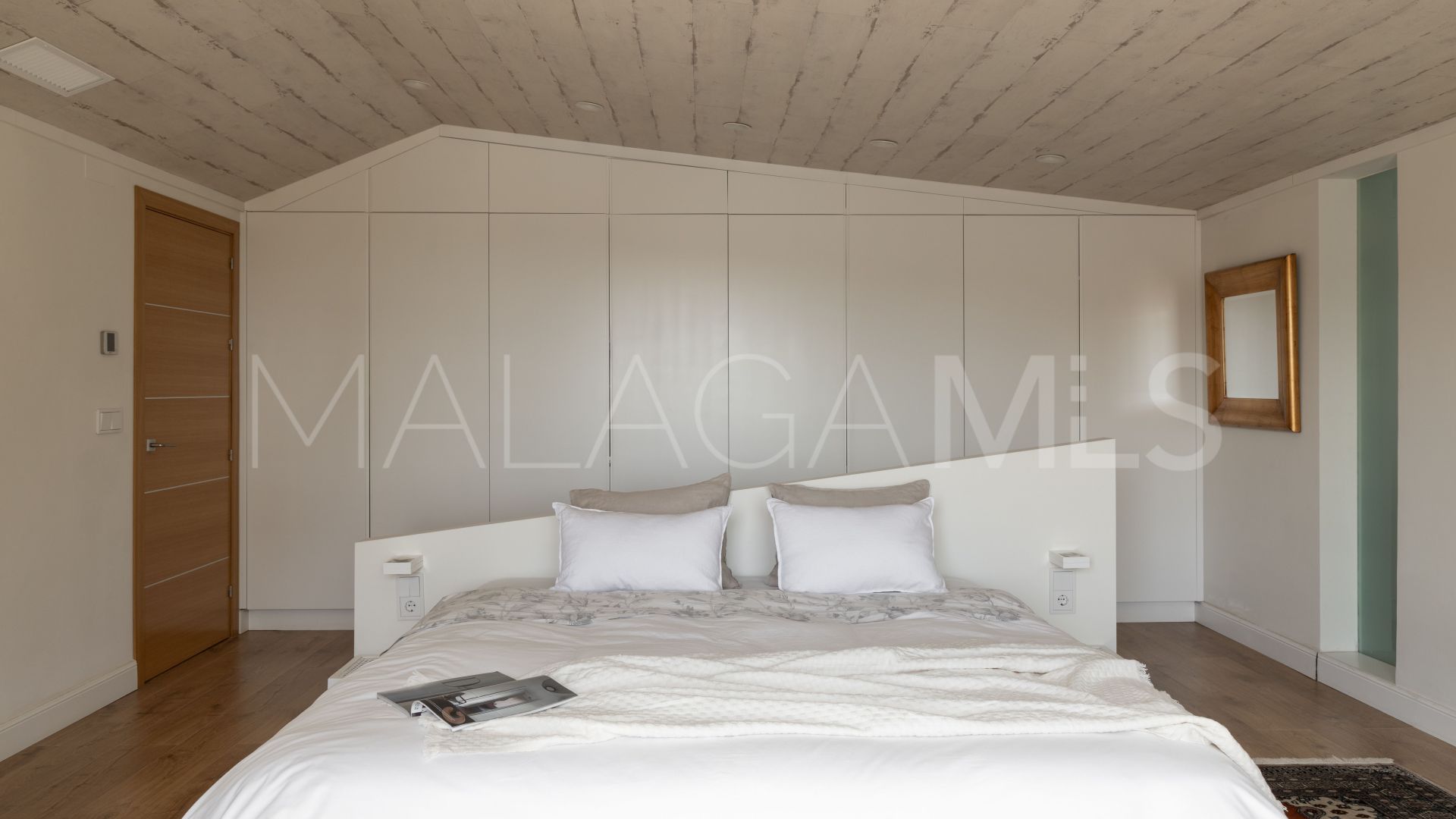 Villa for sale in Nueva Andalucia