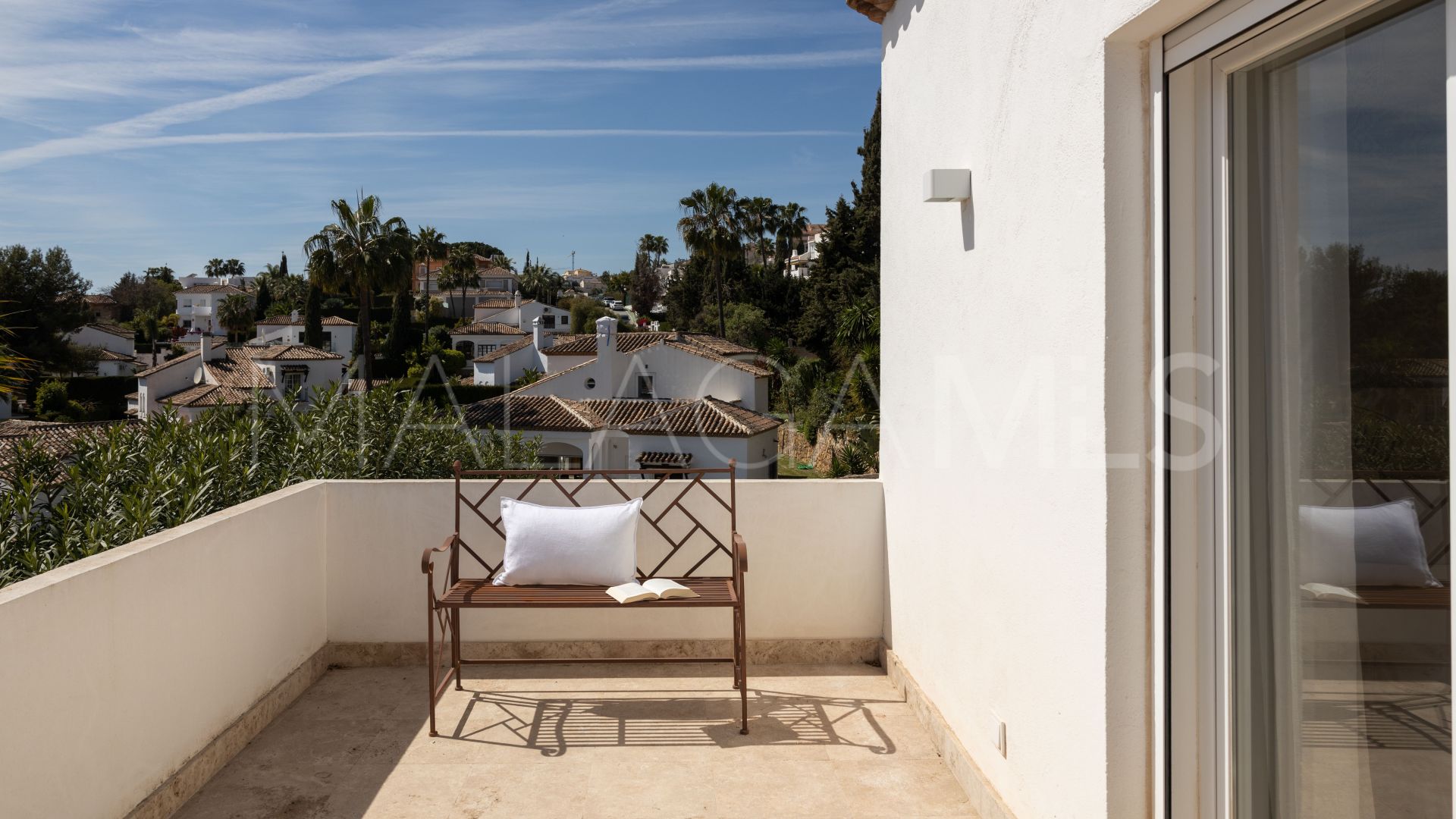 Villa for sale in Nueva Andalucia