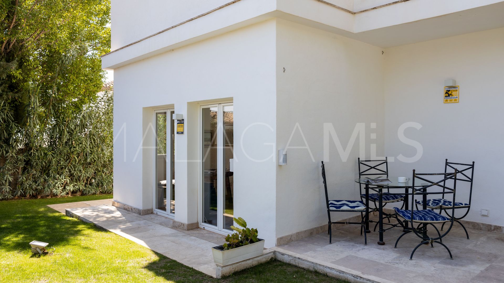 Villa for sale in Nueva Andalucia