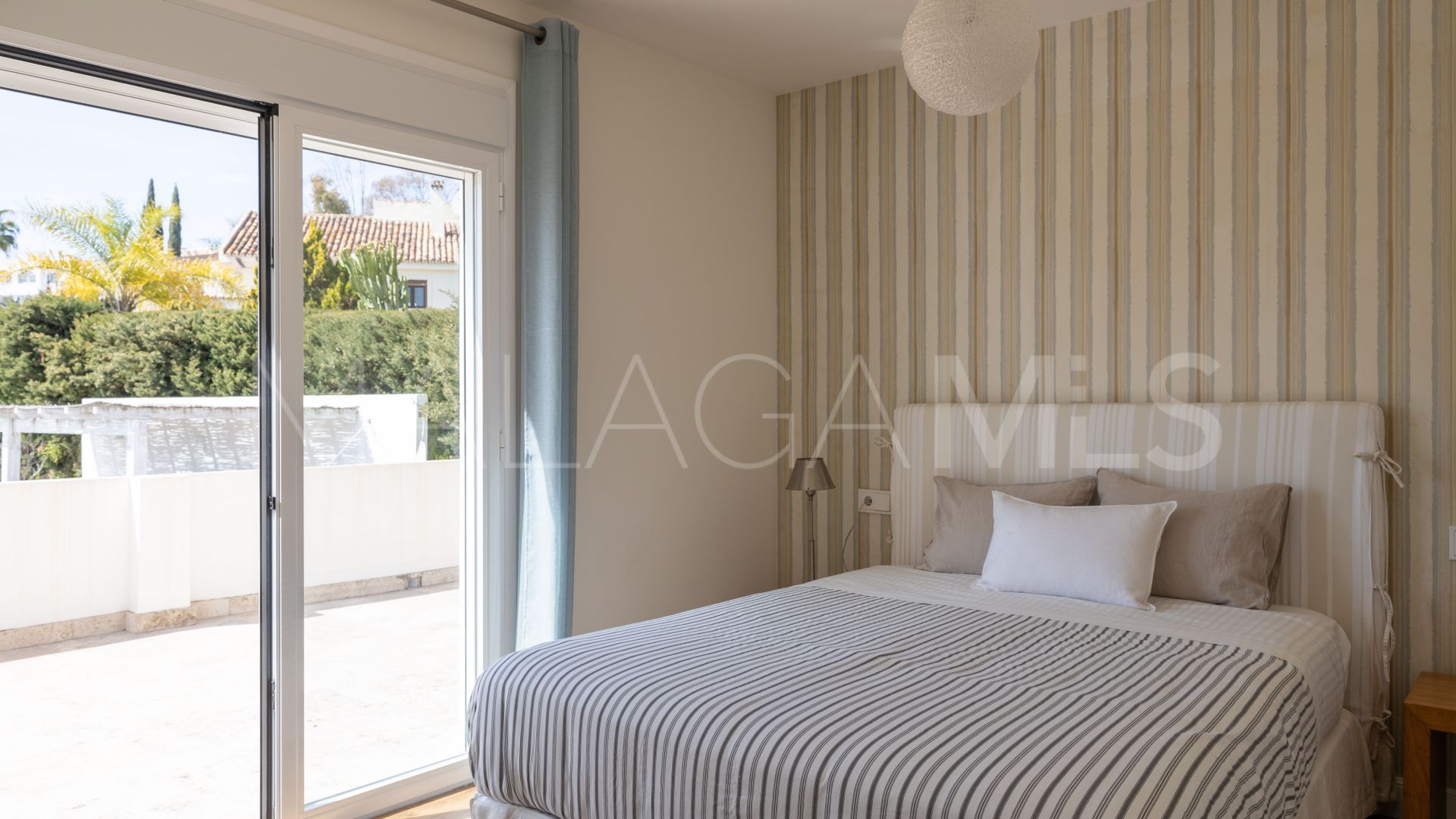 Villa for sale in Nueva Andalucia