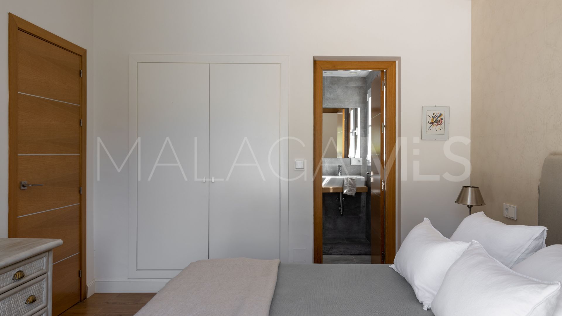 Villa for sale in Nueva Andalucia