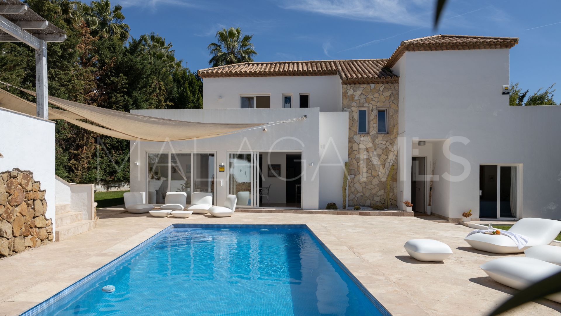 Villa for sale in Nueva Andalucia