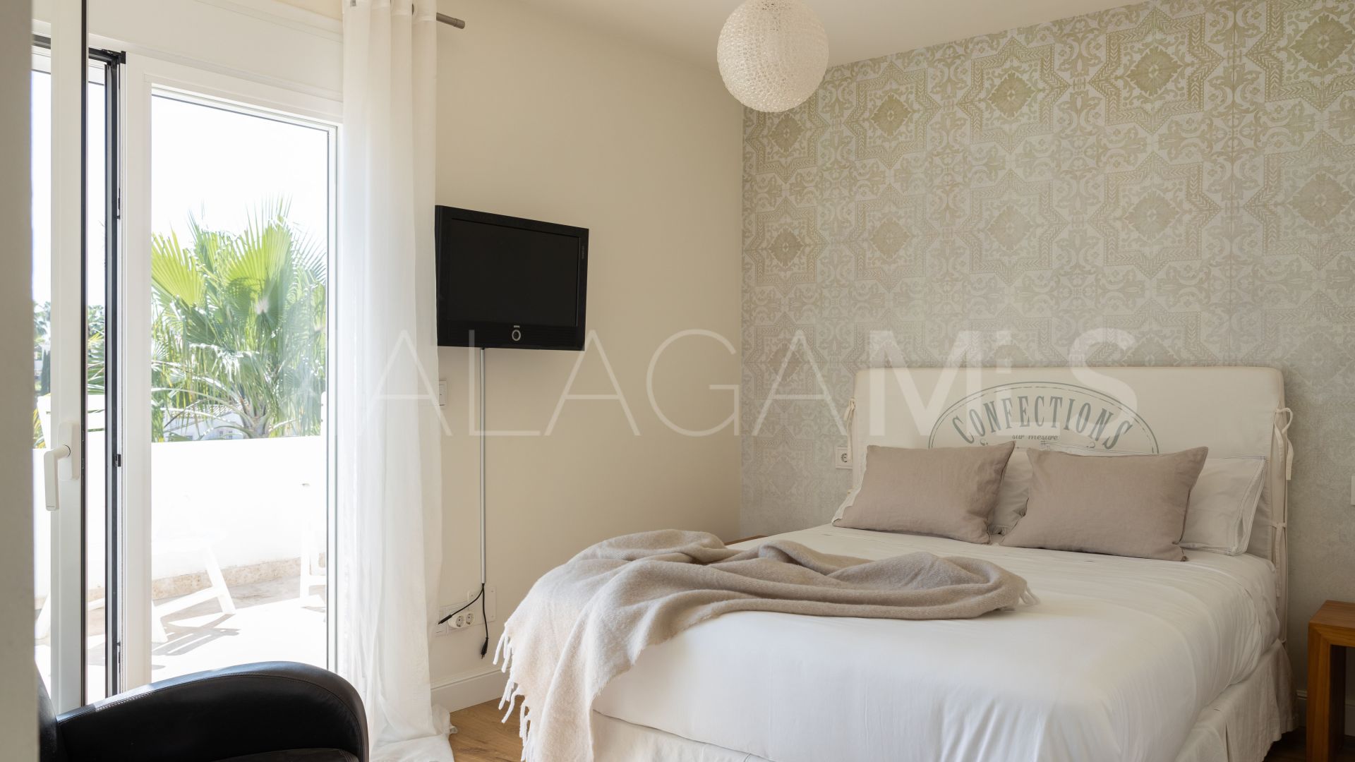 Villa for sale in Nueva Andalucia