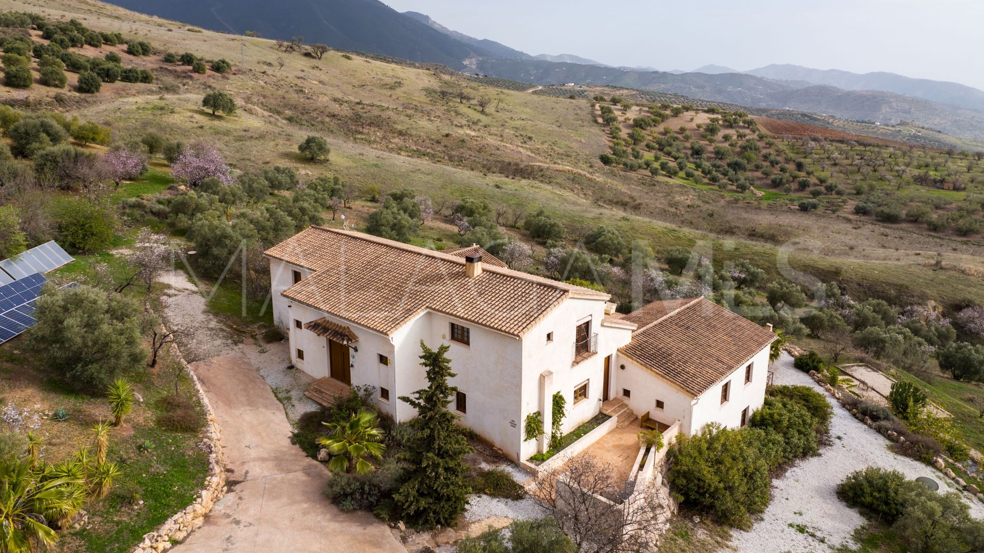 Villa for sale in Alcaucin