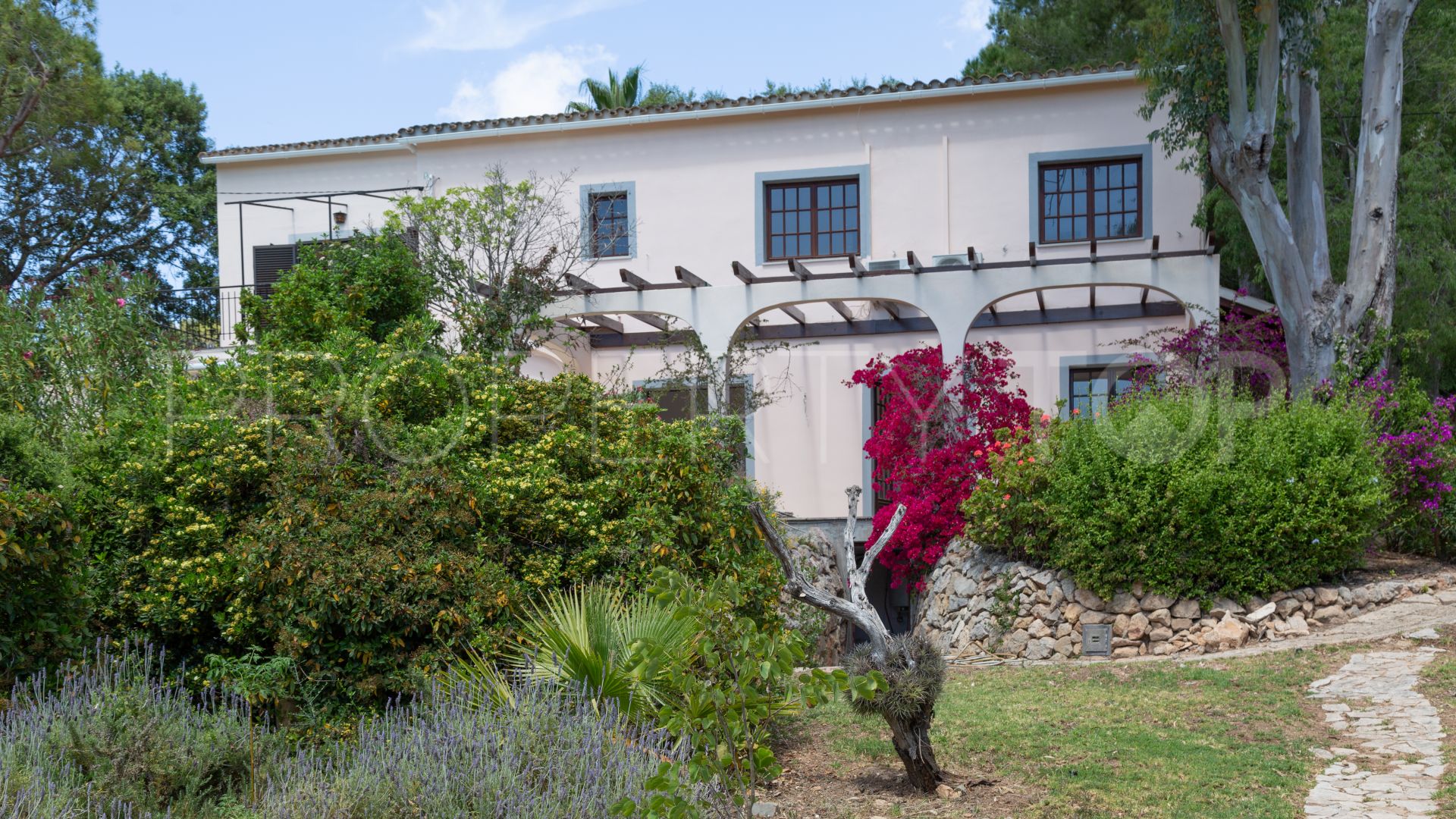 Finca for sale in Andratx with 6 bedrooms