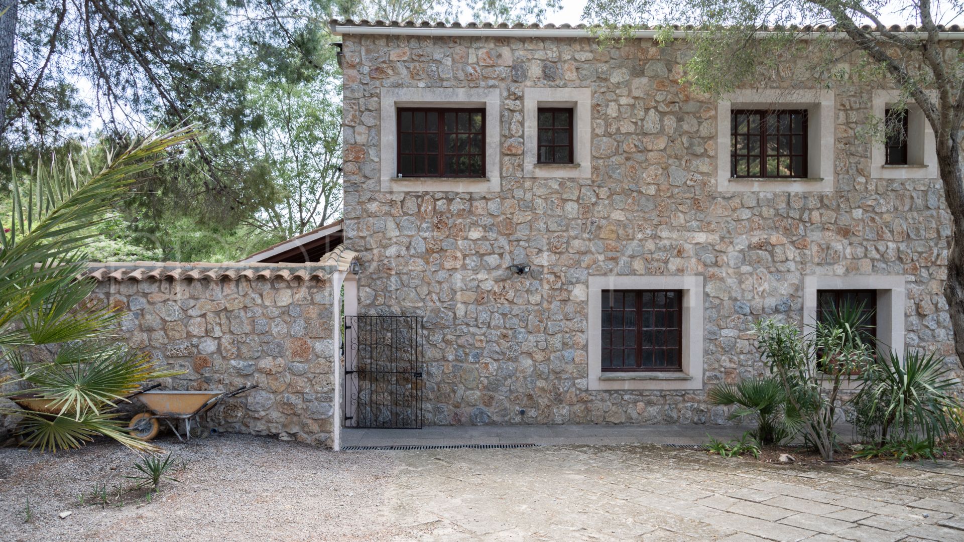 Finca for sale in Andratx with 6 bedrooms
