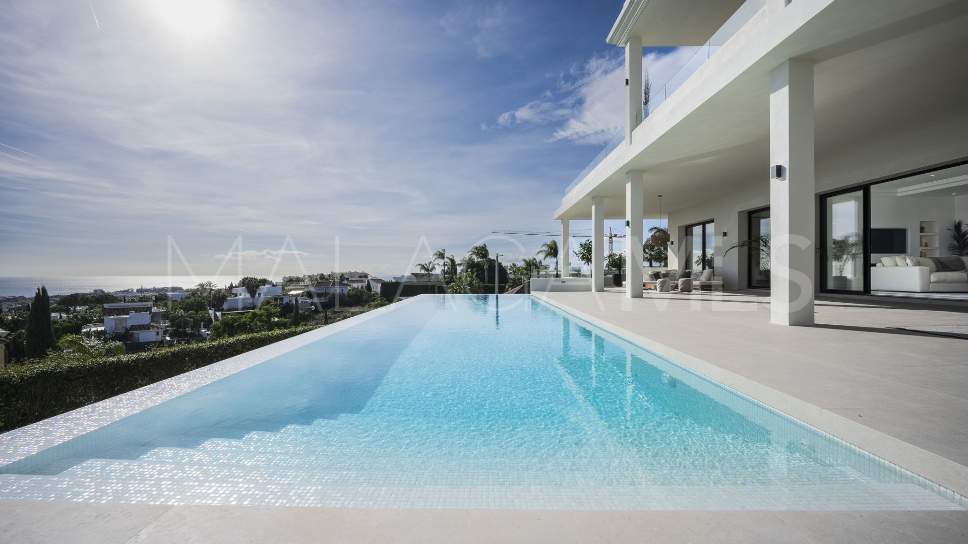 Buy villa de 8 bedrooms in Los Flamingos